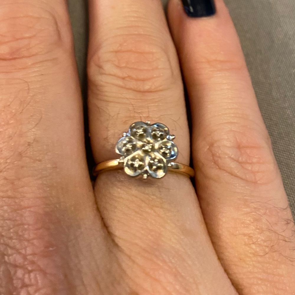 14k Diamond stud ring